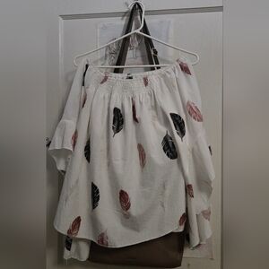 Off The Shoulders Blouse With Feather Patterns